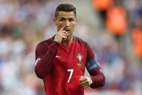 九游体育地址 -排球赛场焦点！克罗地亚队对阵美国队，防守反击奏效，球队笑到最后